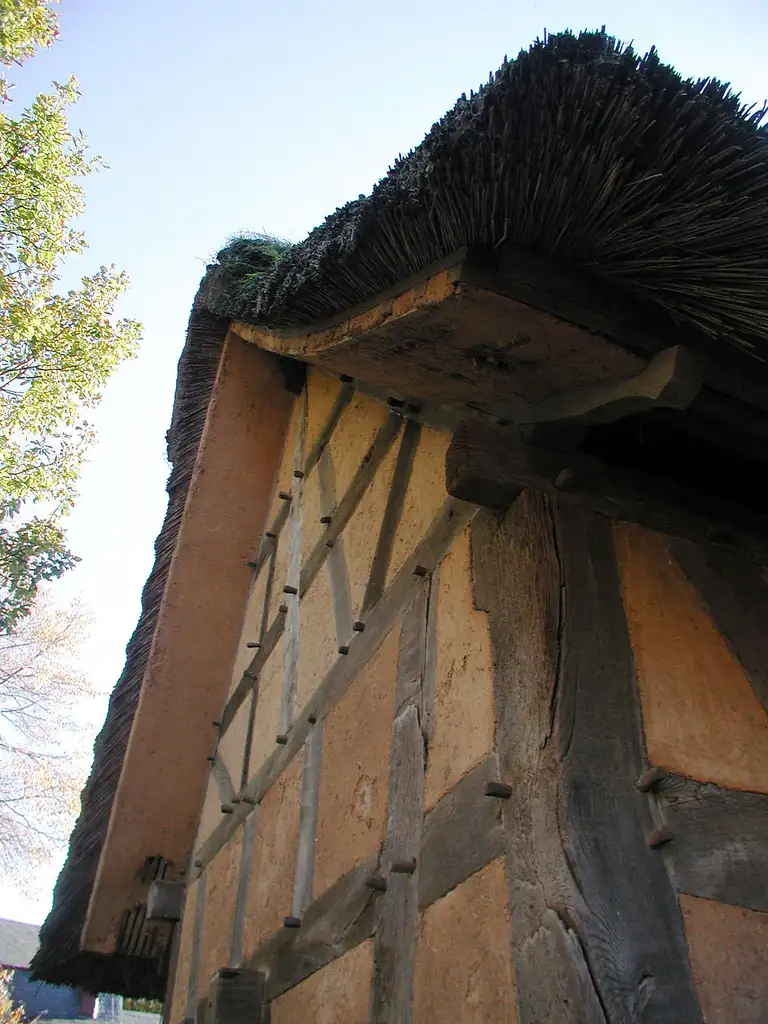 コメルン野外博物館の木組みとわらぶき屋根